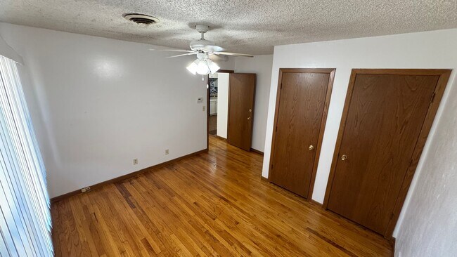 Photo - 525 E 47th St