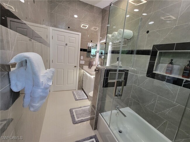 Building Photo - 237 SW 47th St