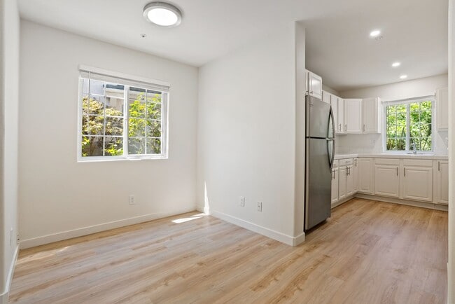Photo - 1 BD / 1 BA Pet Friendly Newly Renovated A... Unidad 3382 #4