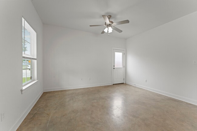 Photo - 209 S Laurel St