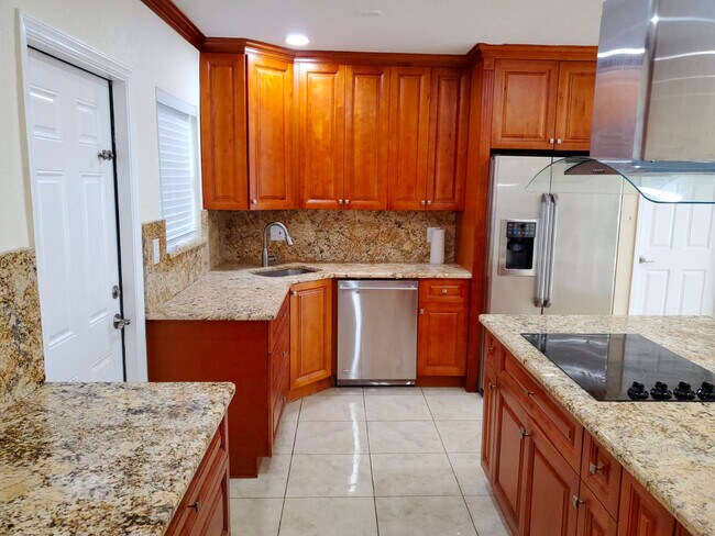 Photo - 802 Raymond St