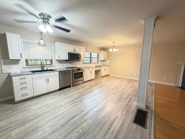 Photo - Miraculous 3 Bedroom And 2.5 Bath House!!