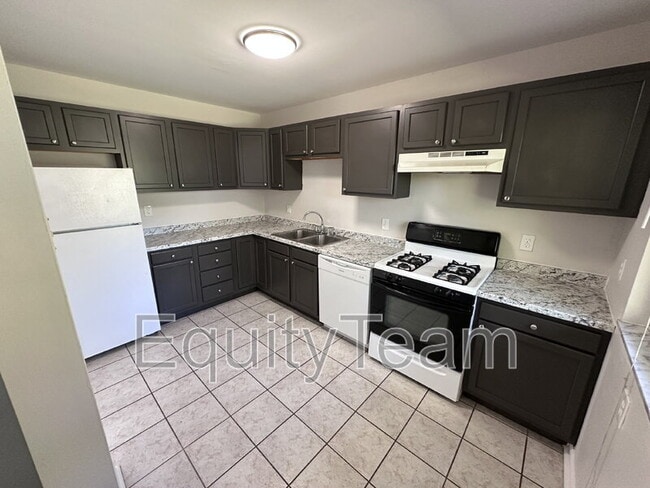 Photo - 238 Diston Ln