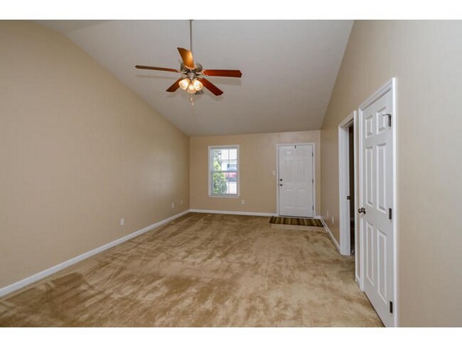Photo - End-unit 2 Bed / 2 Bath Townhome with LVP Floors & washer/dryer included