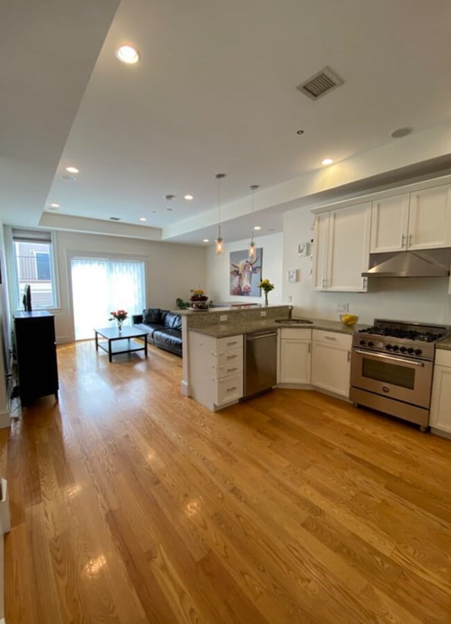 Photo - 140 Athens St Unit 3