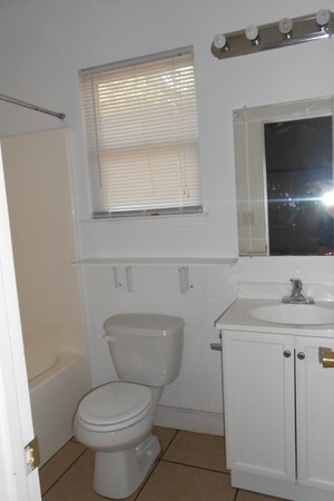 Photo - 4 bed 2 bath house- minutes from the Stadi...