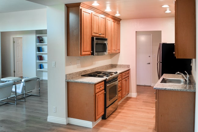 Gourmet Kitchen w/Stainless Steel Appliances