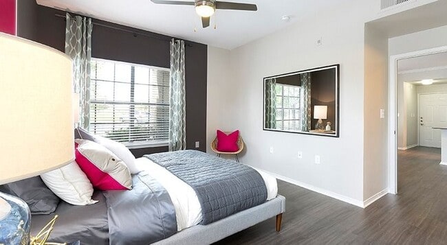 Photo - 11915 Stonehollow Dr Unit 526