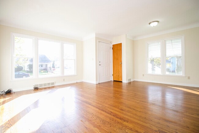 Photo - 1758 Talbot St