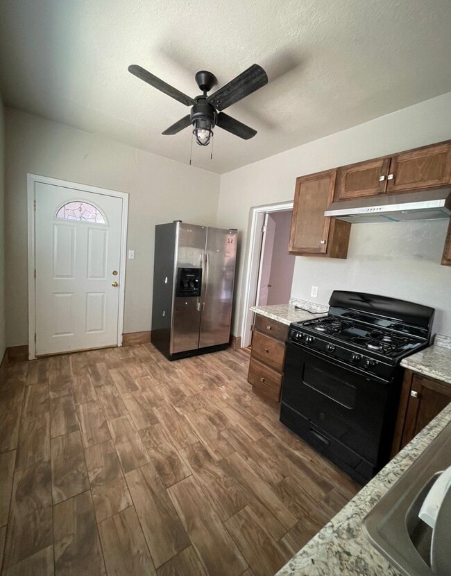 Photo - 152 S Collingsworth St Unit B
