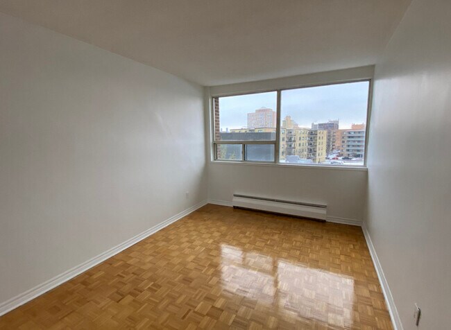 Photo - 36 Thorncliffe Park Dr