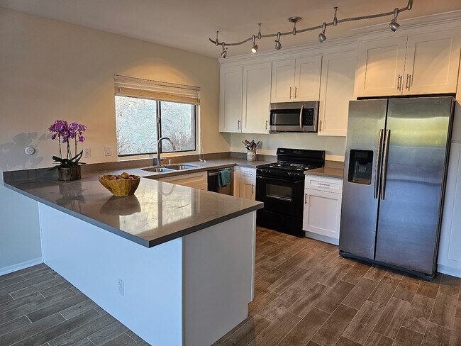 New Kitchen - 4241 Freedom Dr Unidad 401