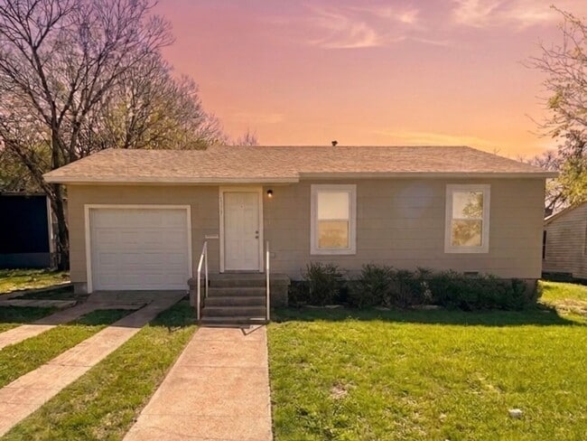 Building Photo - 1717 S 7th St