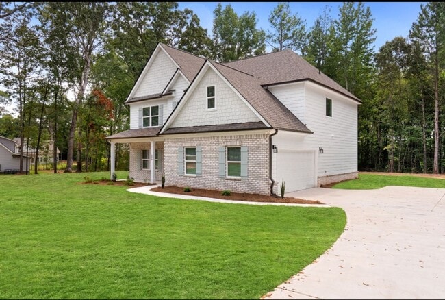 Building Photo - 656 E Lake Rd Rental