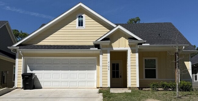 Building Photo - 2109 Bluebonnet Ave