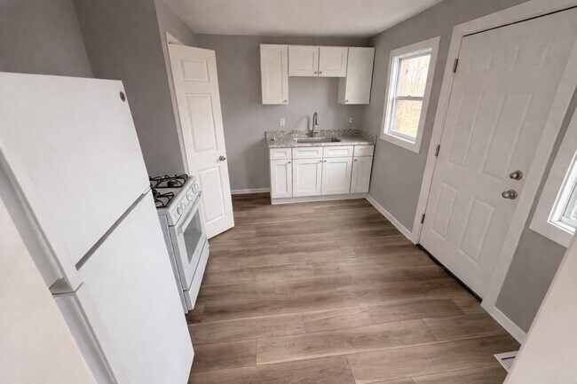 Photo - 3526-28 E 9th Ave