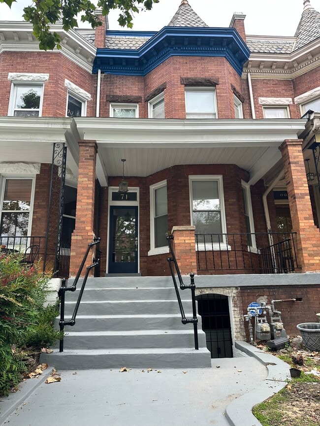 Beautiful Historic Home Unit A - 71 W St NW Apartments Unit B
