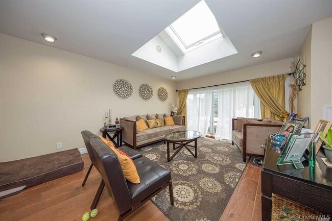 Photo - 413 Clearmeadow Dr