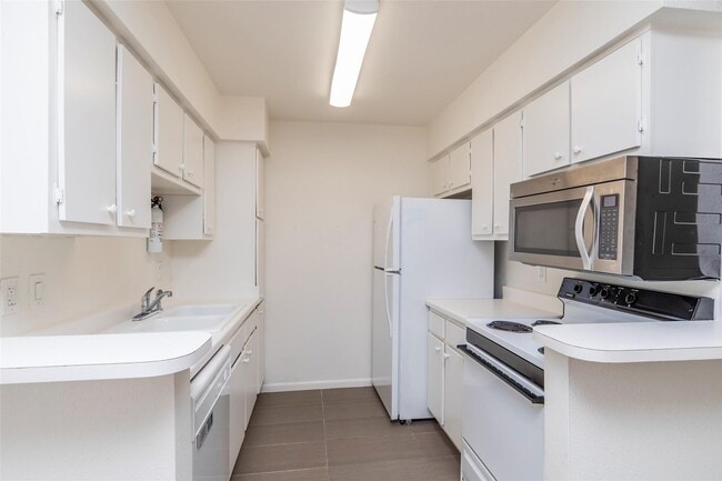 Building Photo - 2350 Bering Dr Unit 106
