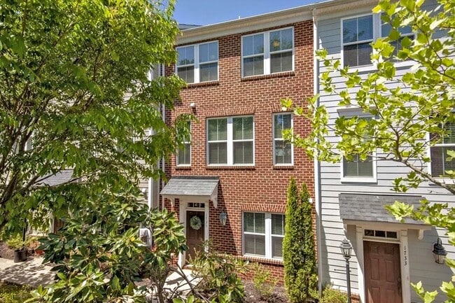 Building Photo - Pet-Friendly Townhome With Rooftop Terrace + Blue Ridge Mountain Views