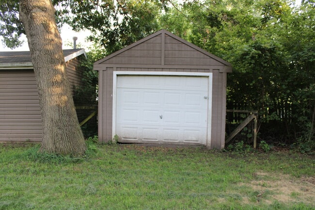 Photo - 2807 Benjamin Dr
