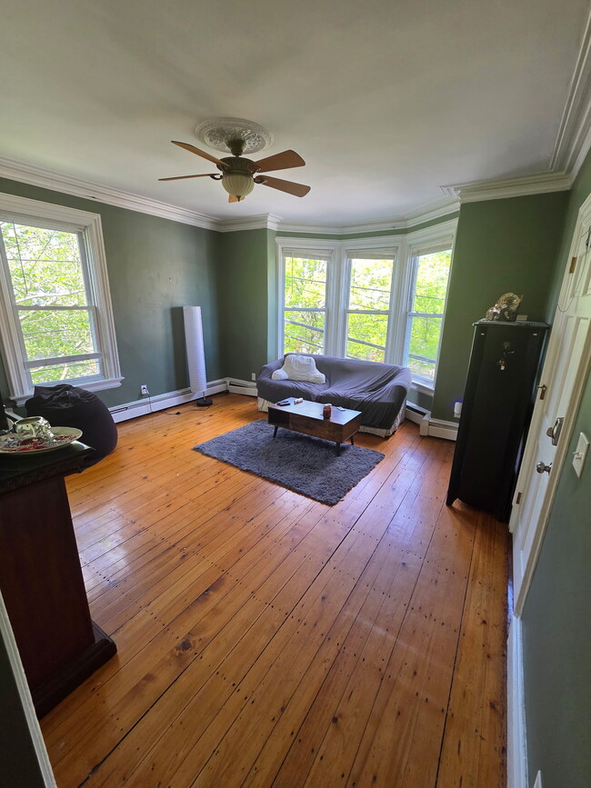 Building Photo - 123 Vinton St Unit 2