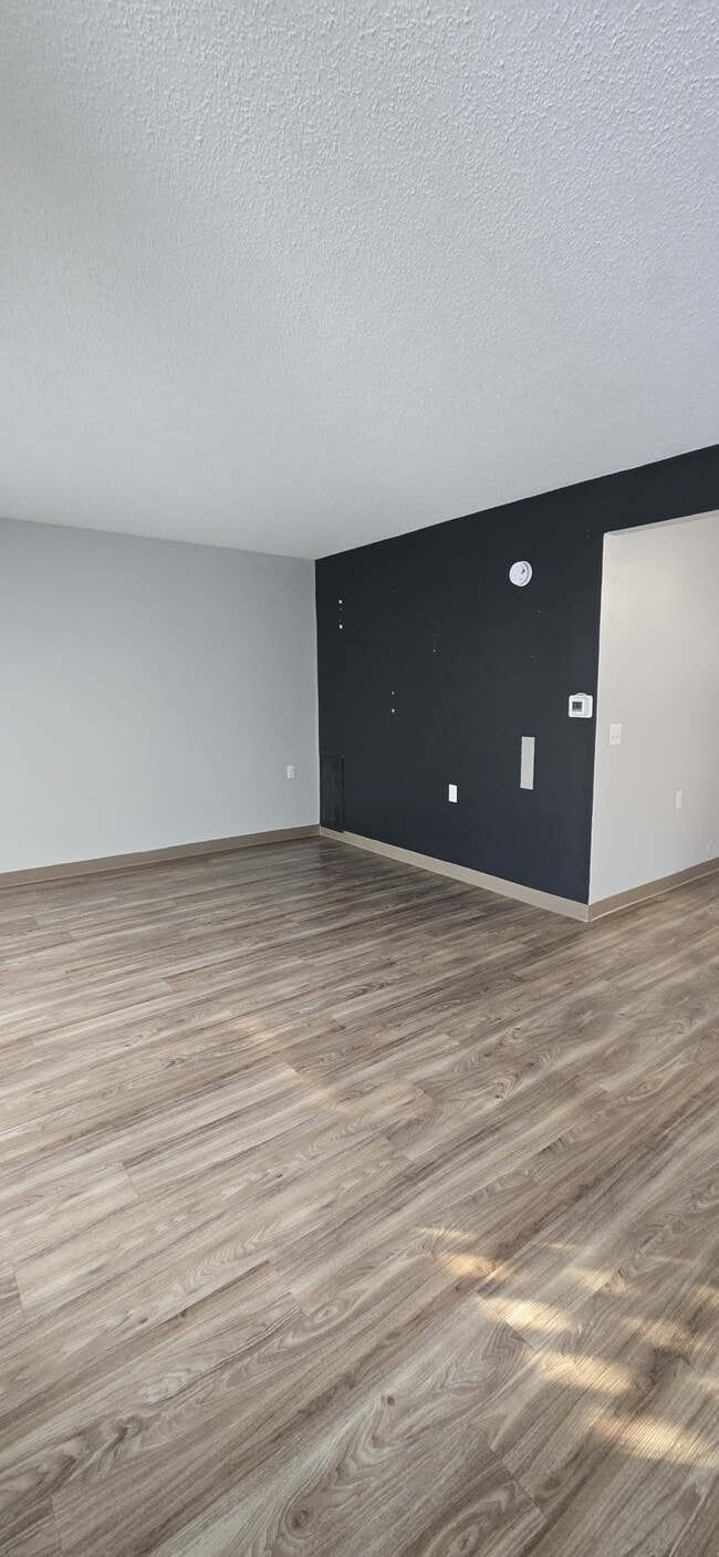 Photo - 260 Frenn Ave