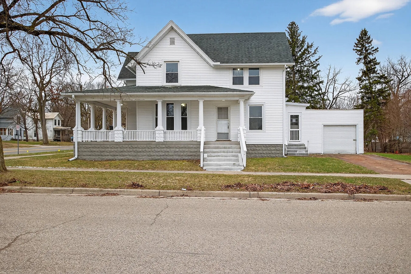 Photo - 200 S Elm Ave