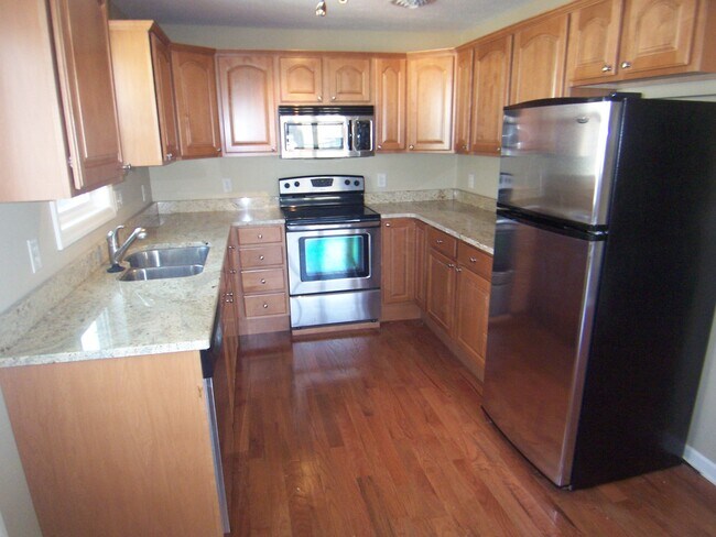 Photo - 302 Castle Shannon Blvd Unidad #2