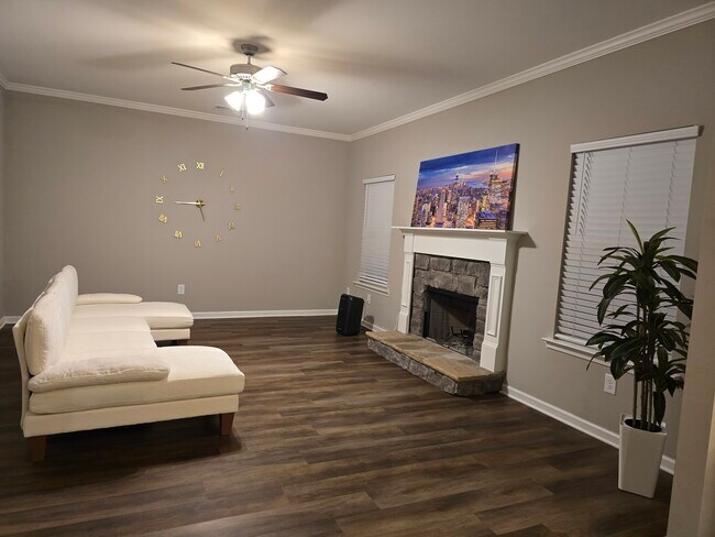 Photo - 339 Parkmont Way