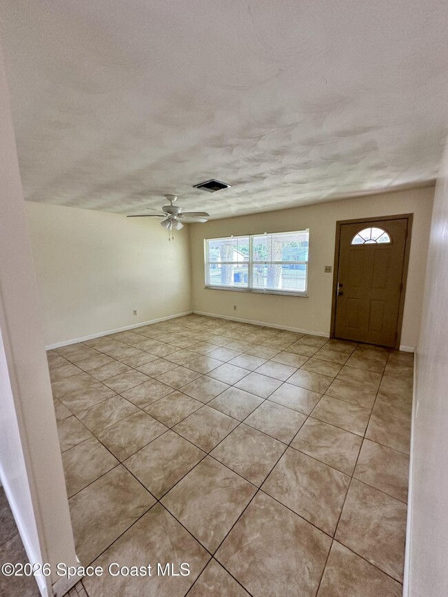 Photo - 680 Birchwood Ln