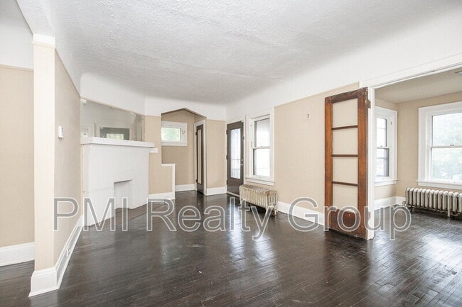 Photo - 888 Evangeline Rd