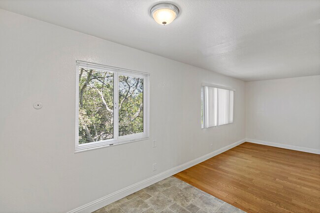 Photo - 21 Leisure Ln