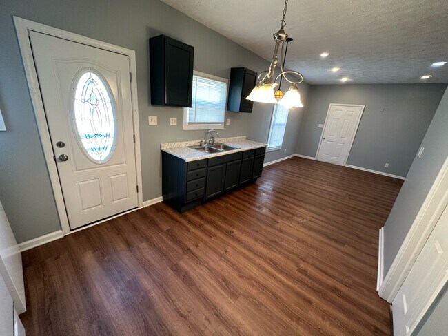 Photo - 615 Udell St