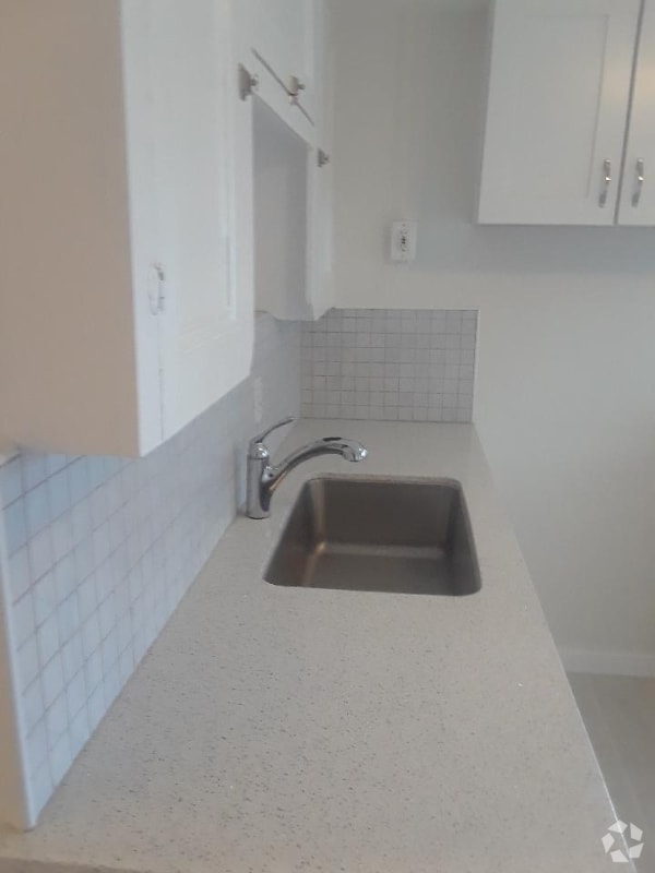 Building Photo - 411 S 11th St Unit 4 Rental
