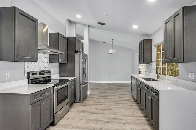 Photo - 429 Lake Victoria Cir