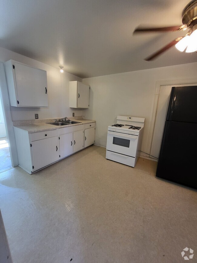 Building Photo - 1008 Runnels St Unit A Rental