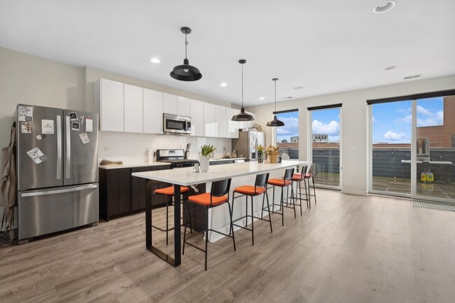 Photo - 3927 N Clarendon Ave Unit 601