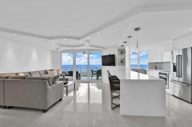 Building Photo - 550 S Ocean Blvd Unit Ph6 Rental
