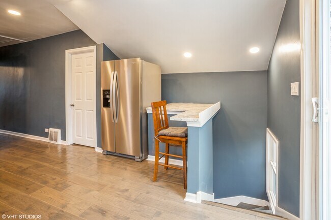 Photo - 651 S Oakland Ave