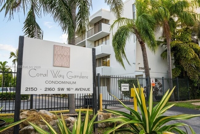 Building Photo - 2160 SW 16th Ave Unit 417