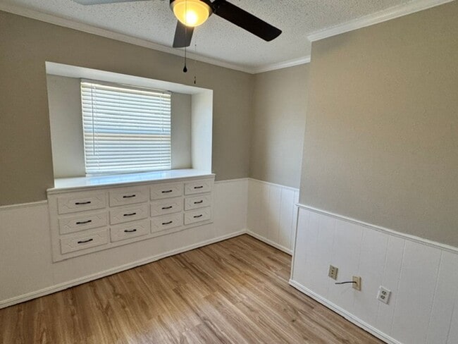 Photo - 2204 Edgewood Dr