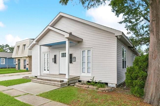 Building Photo - 3701 Derbigny St Unit 3701 Rental