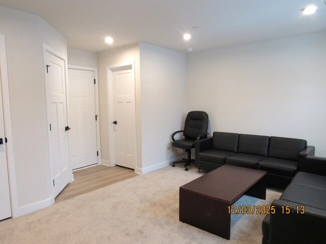 Photo - 155 Canterbury Way