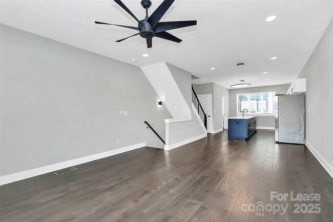 Photo - 1921 W Trade St