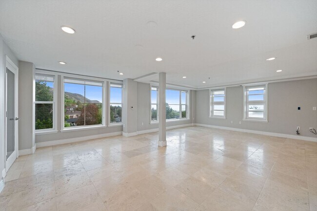 3075 Kennedy Dr Unit 403