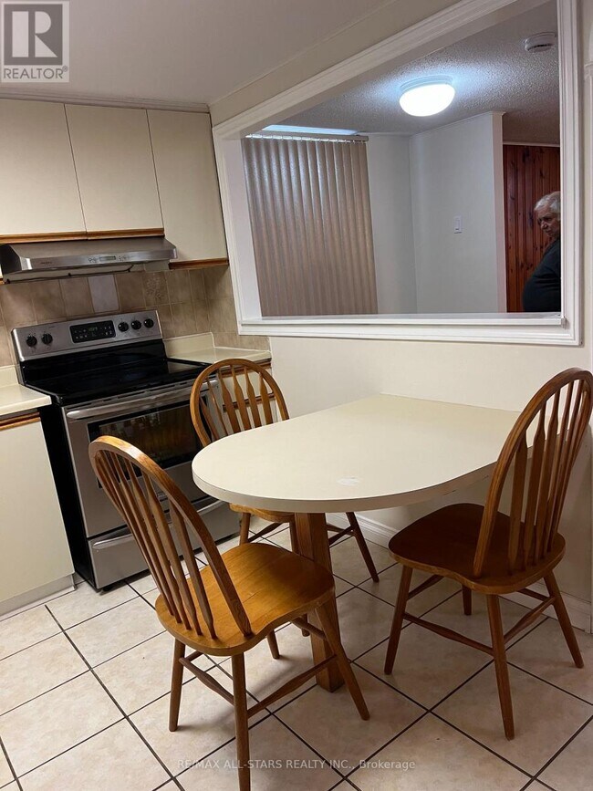 Photo - 65 Hildenboro Square