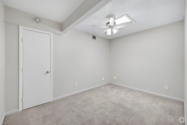 5BR, 2BA - 1,840SF