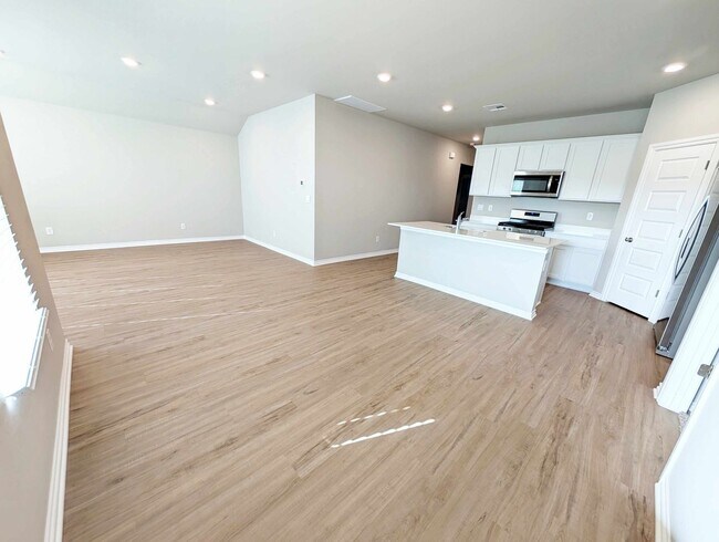 Photo - Newer 3/2 in Mustang Schools