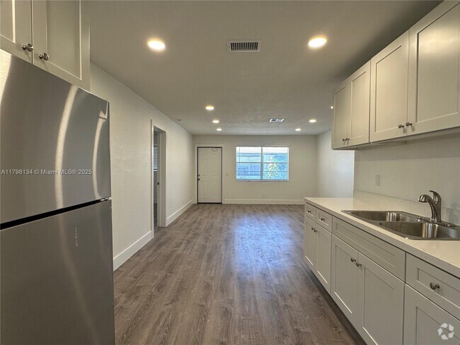 Building Photo - 124 NW 2nd Ave Unit B Rental